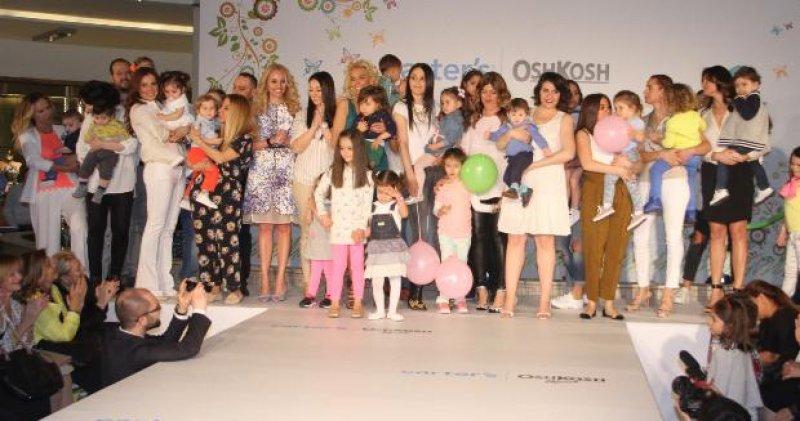 Yasemin Ergene çocuklarıyla podyumda