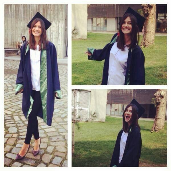 Yasemin Ergene çocuklarıyla podyumda