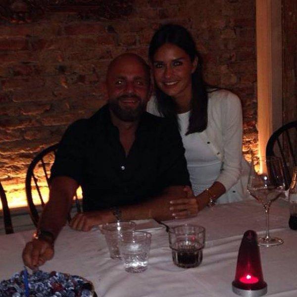 Yasemin Ergene çocuklarıyla podyumda