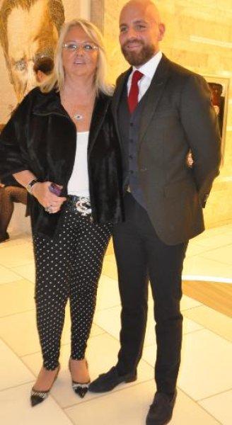 Yasemin Ergene çocuklarıyla podyumda