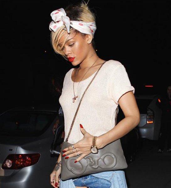 Rihanna'nın ilginç çantaları 