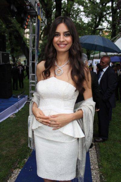 Amine Gülşe: Öpüşme sahnesinde çok gerildim