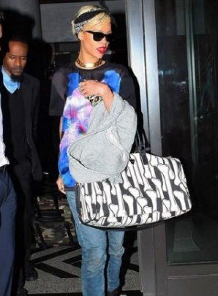 Rihanna'nın ilginç çantaları 