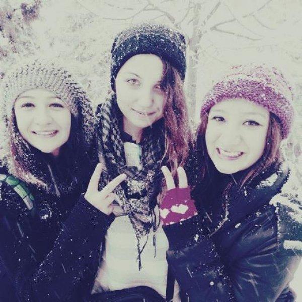 Ünlülerin objektifinden 22 Nisan Instagram paylaşımları 