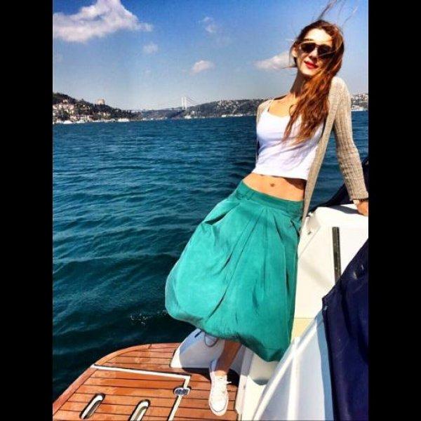 Ünlülerin objektifinden 22 Nisan Instagram paylaşımları 