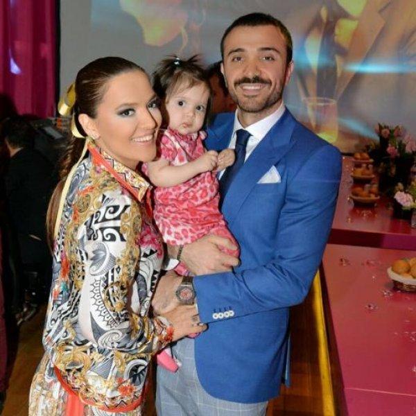 Demet Akalın'ın kızı Hira 