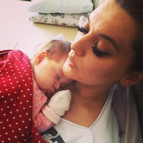 Demet Akalın'ın kızı Hira 