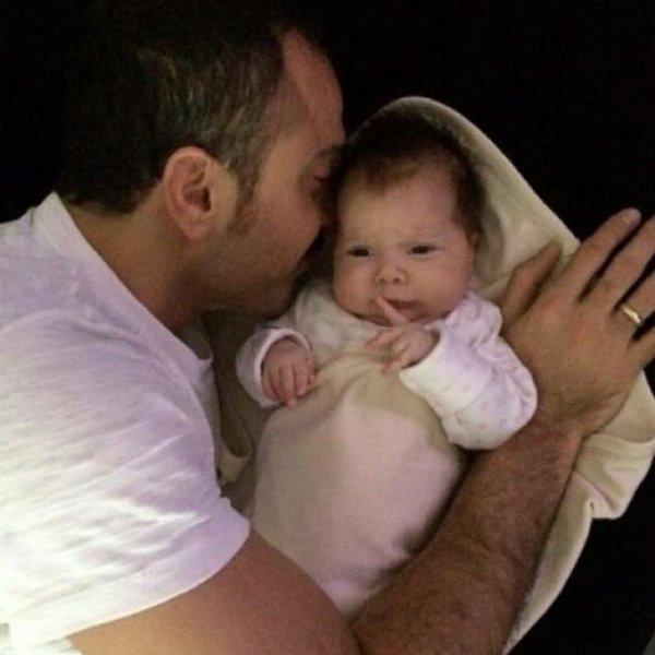 Demet Akalın'ın kızı Hira 