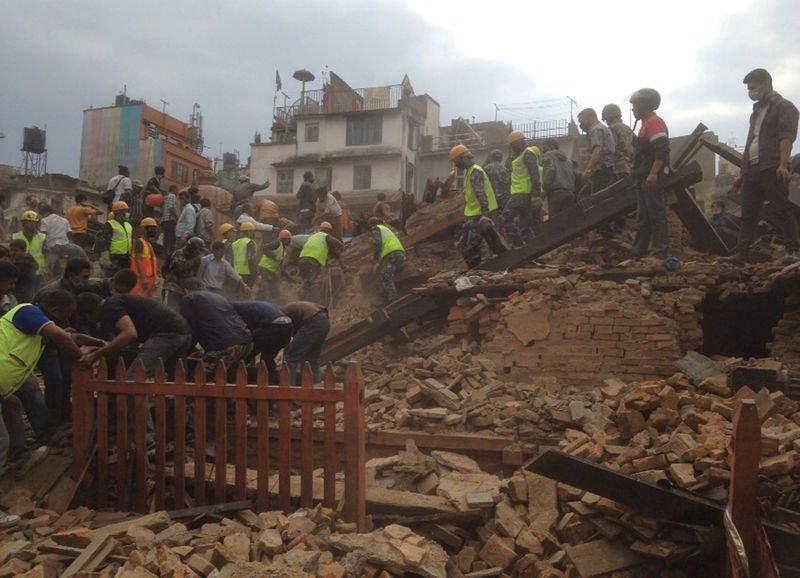 Nepal'de 7.9 şiddetinde deprem
