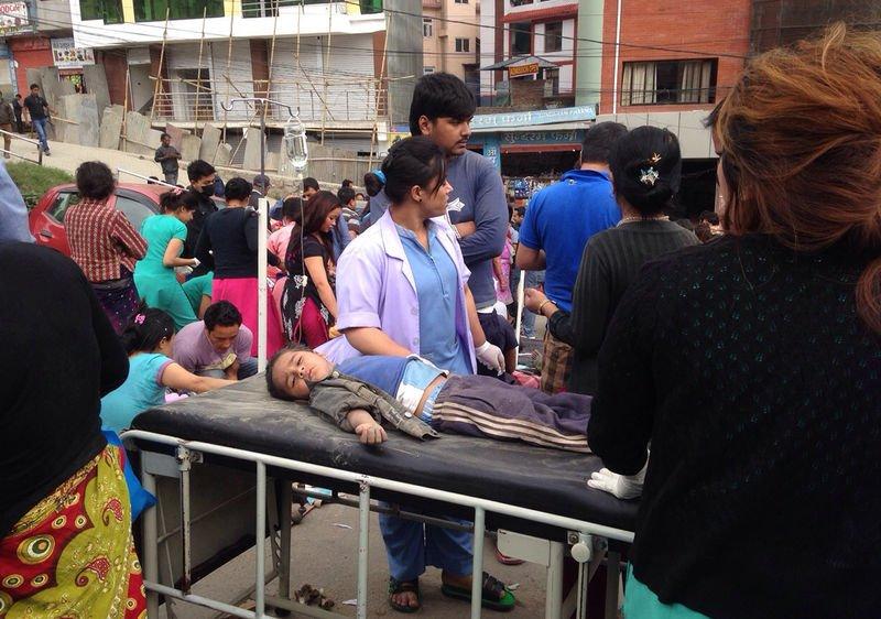 Nepal'de 7.9 şiddetinde deprem