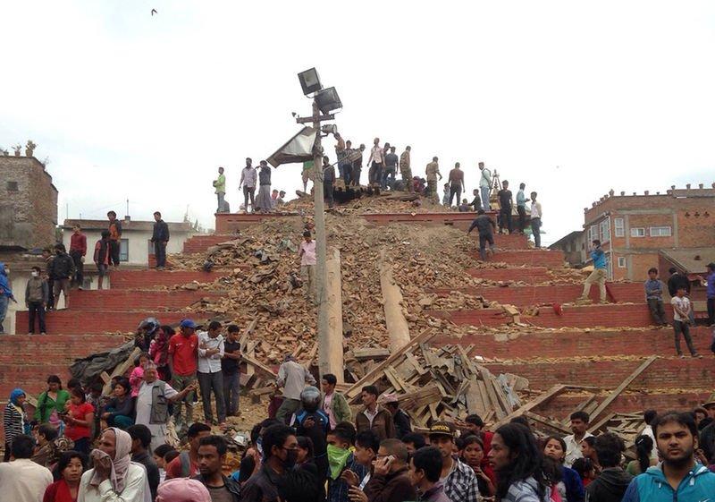 Nepal'de 7.9 şiddetinde deprem