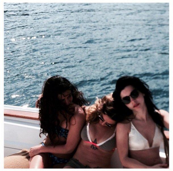 Eliz Sakuçoğlu ve Merve Boluğur'dan eski aşklarına gönderme 