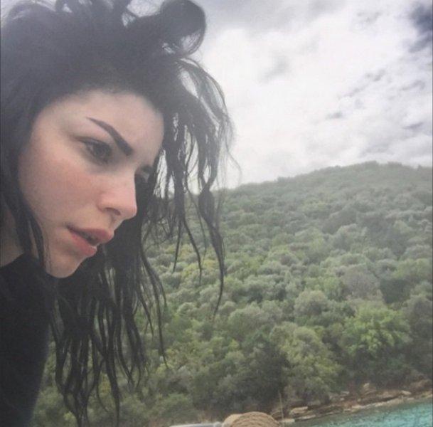 Eliz Sakuçoğlu ve Merve Boluğur'dan eski aşklarına gönderme 