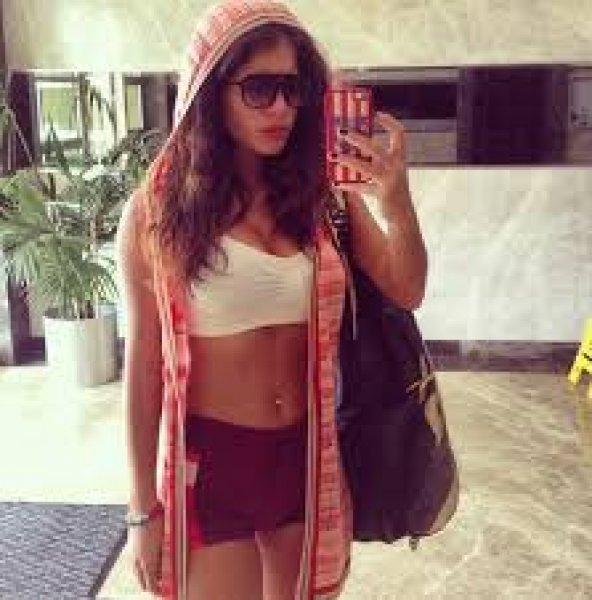 Bu Tarz Benim yarışmacısı İdil Naz Kaluç gecelerde 