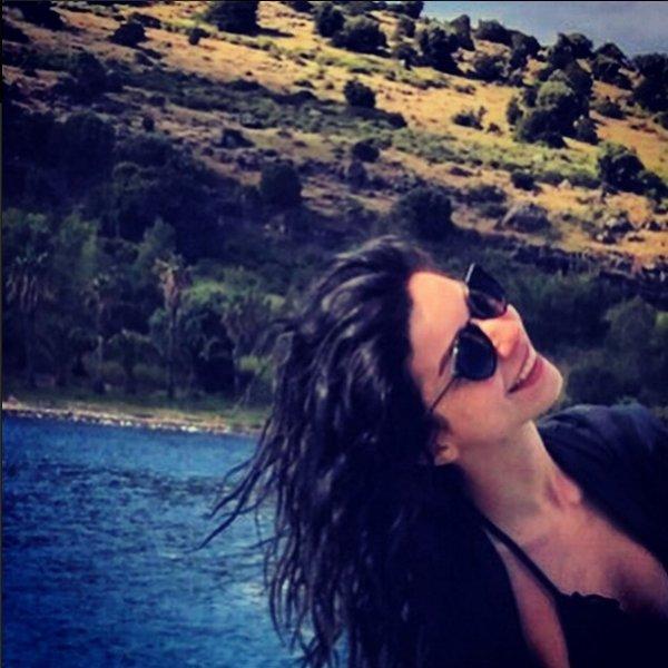 Eliz Sakuçoğlu ve Merve Boluğur'dan eski aşklarına gönderme 