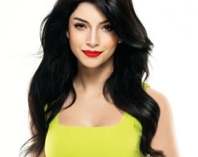 Eliz Sakuçoğlu ve Merve Boluğur'dan eski aşklarına gönderme 