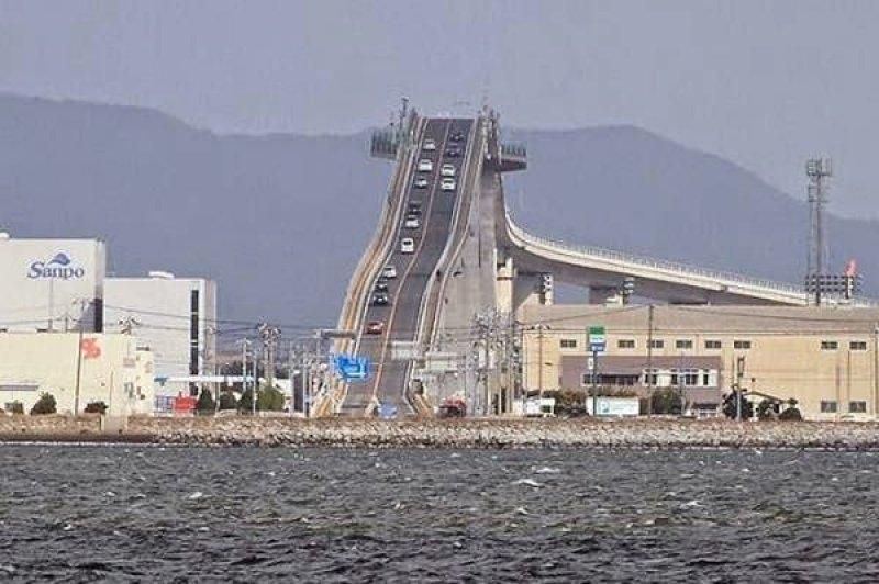 Japonya'nın sıradışı köprüsü Eshima Ohashi 