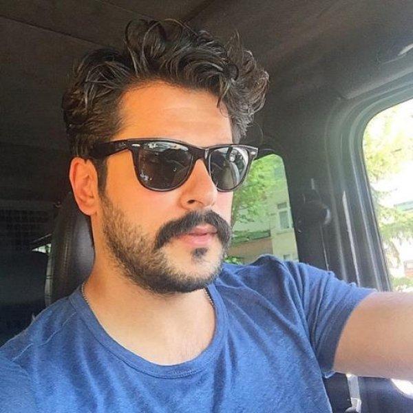 Ünlülerin objektifinden 30 Nisan Instagram paylaşımları 