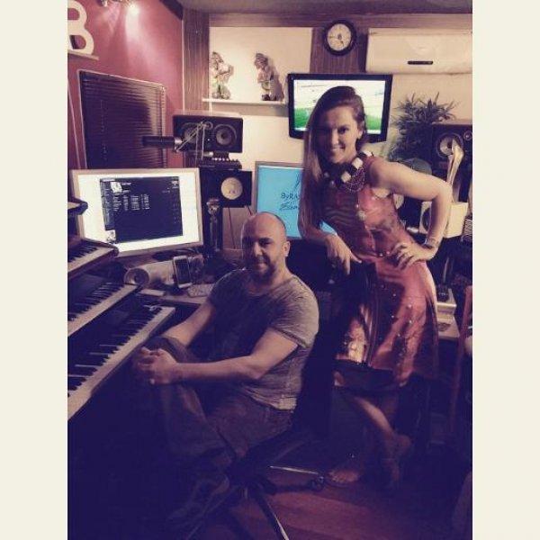 Ünlülerin objektifinden 30 Nisan Instagram paylaşımları 