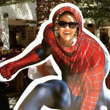 Ünlülerin objektifinden 30 Nisan Instagram paylaşımları 