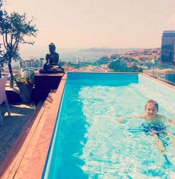 Wesley Sneijder - Yolanthe Cabau'nun evi