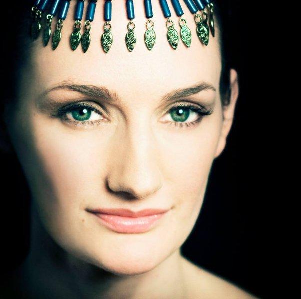 Meryem Uzerli ilk defa ablasıyla poz verdi