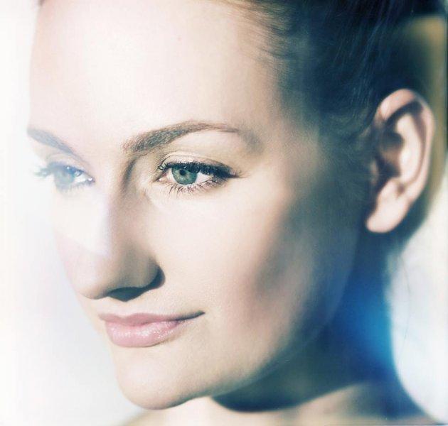 Meryem Uzerli ilk defa ablasıyla poz verdi