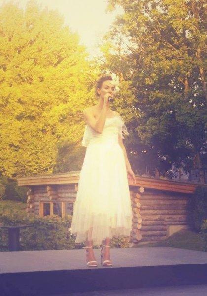 Meryem Uzerli ilk defa ablasıyla poz verdi