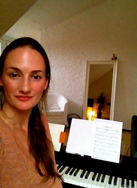 Meryem Uzerli ilk defa ablasıyla poz verdi