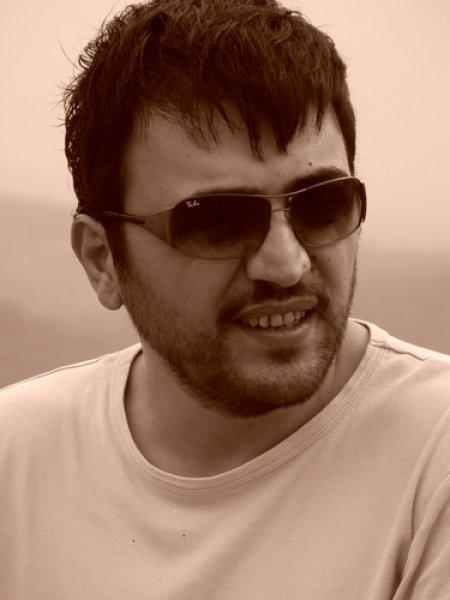 Şinasi Yurtsever ile Ferihan Kaya nişanlandı