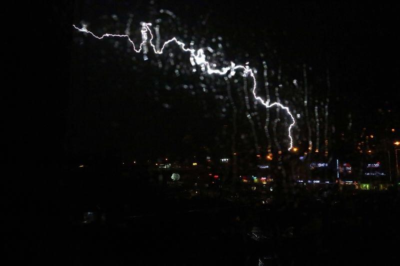 İstanbul'da şimşekli akşam