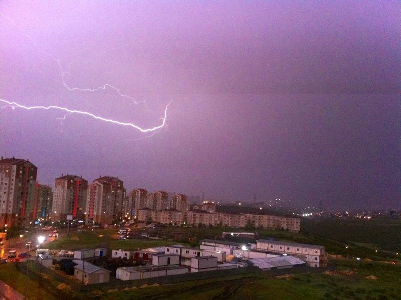 İstanbul'da şimşekli akşam