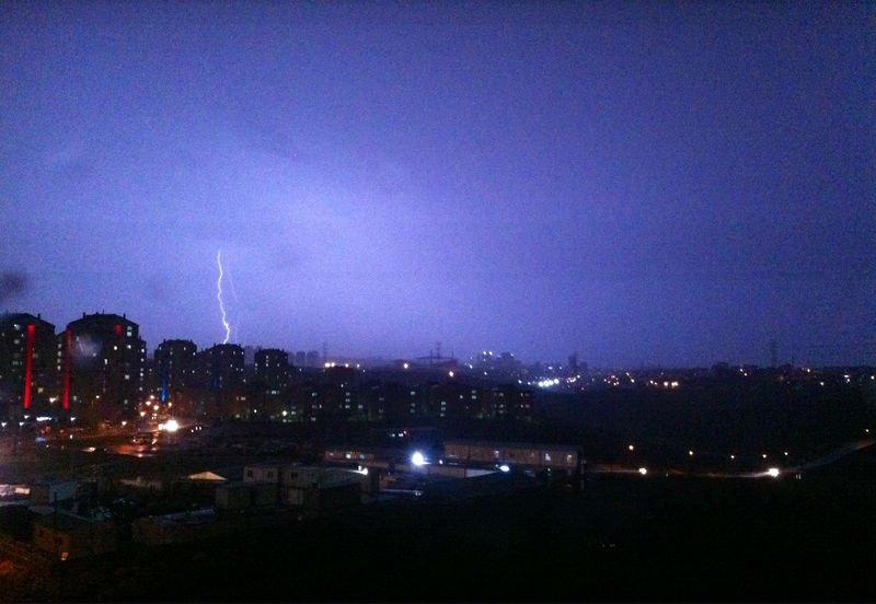 İstanbul'da şimşekli akşam