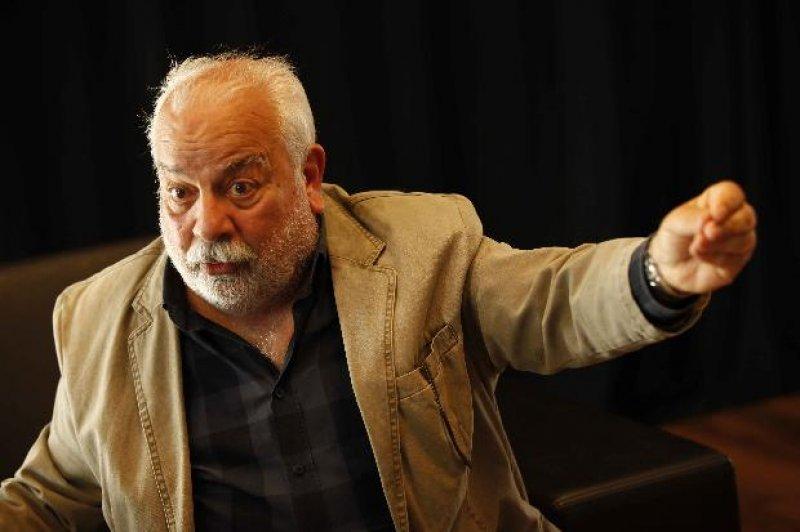 Zeki Alasya vefat etti