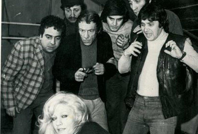 Zeki Alasya vefat etti