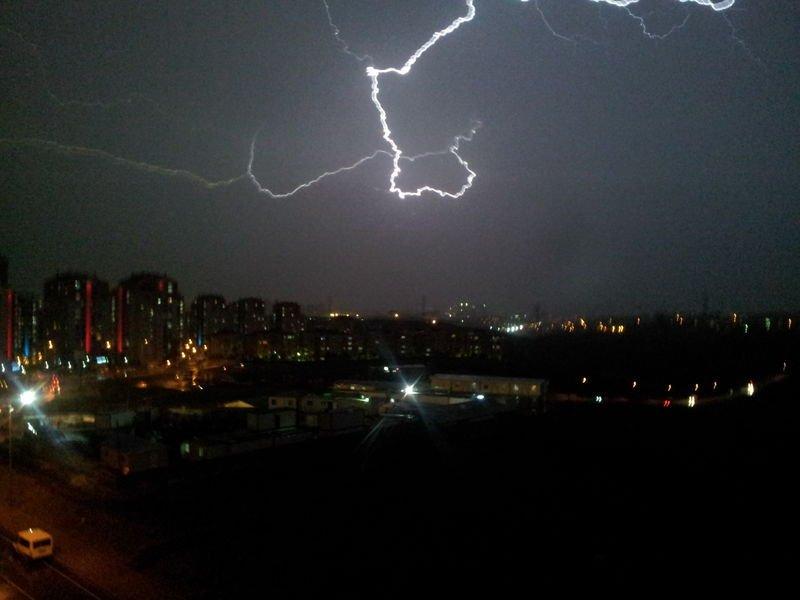 İstanbul'da şimşekli akşam