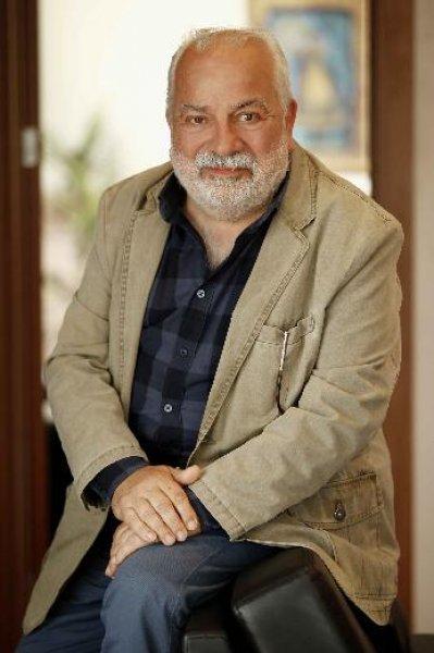 Zeki Alasya vefat etti