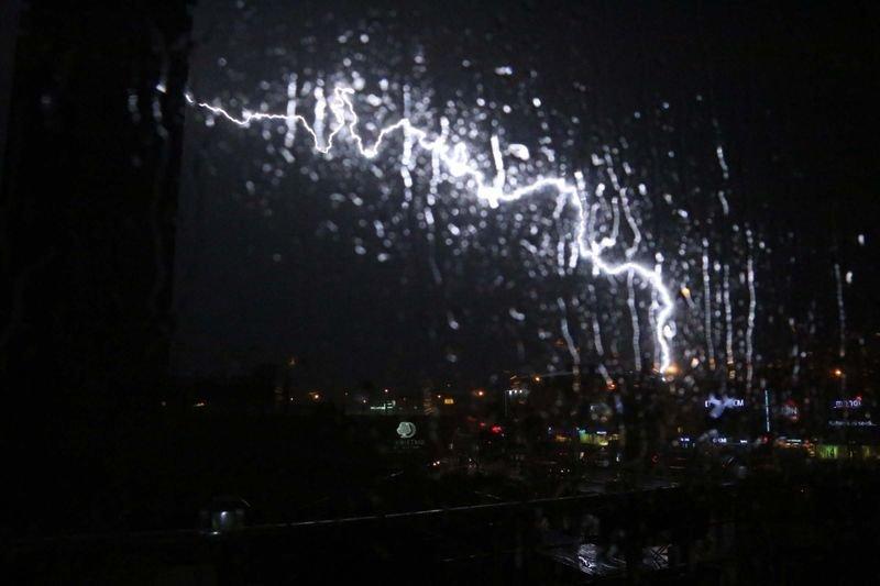 İstanbul'da şimşekli akşam