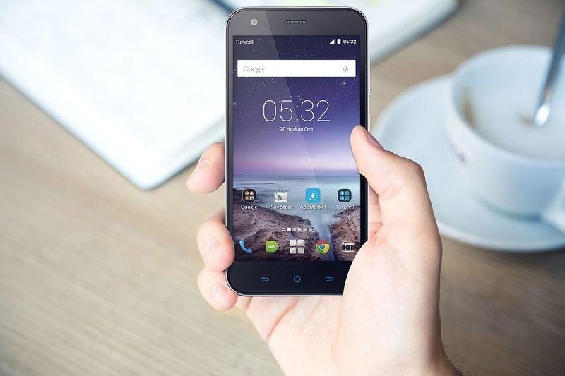 Turkcell yeni akıllı telefonu T60'ı tanıttı