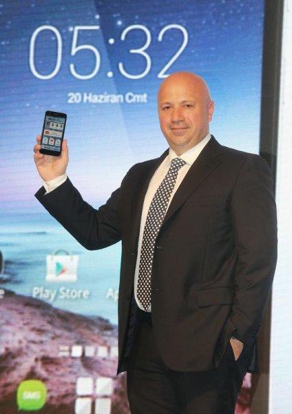 Turkcell yeni akıllı telefonu T60'ı tanıttı