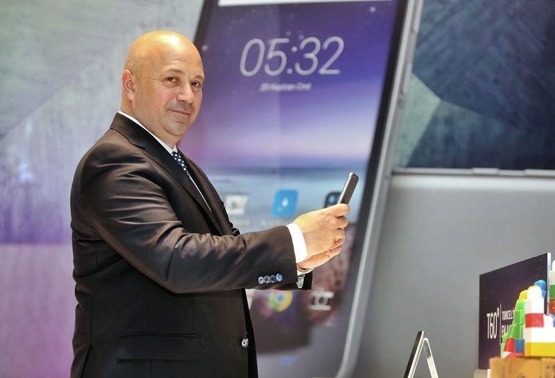 Turkcell yeni akıllı telefonu T60'ı tanıttı