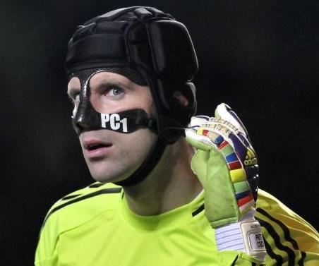 Maske takmak zorunda kalan futbolcular