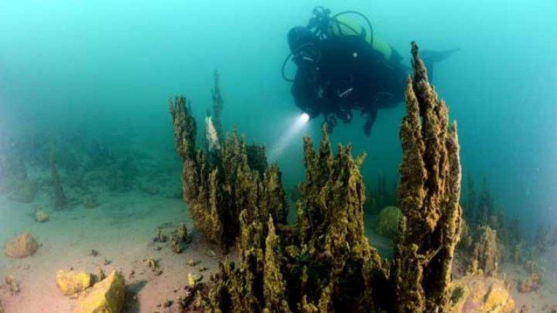 Tragöss  bölgesindeki Yeşil Göl ziyaretçilerini hayran bırakıyor 