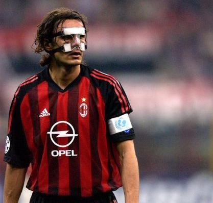 Maske takmak zorunda kalan futbolcular