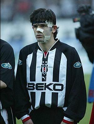 Maske takmak zorunda kalan futbolcular