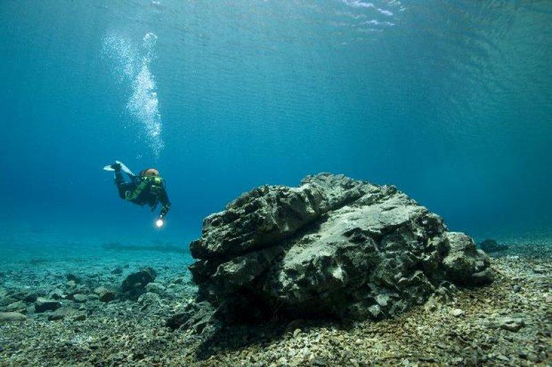 Tragöss  bölgesindeki Yeşil Göl ziyaretçilerini hayran bırakıyor 