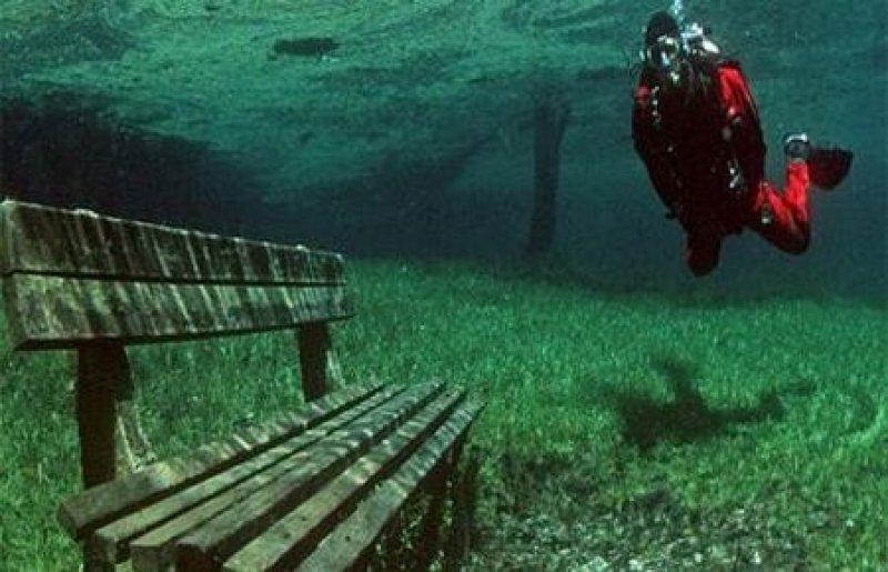 Tragöss  bölgesindeki Yeşil Göl ziyaretçilerini hayran bırakıyor 