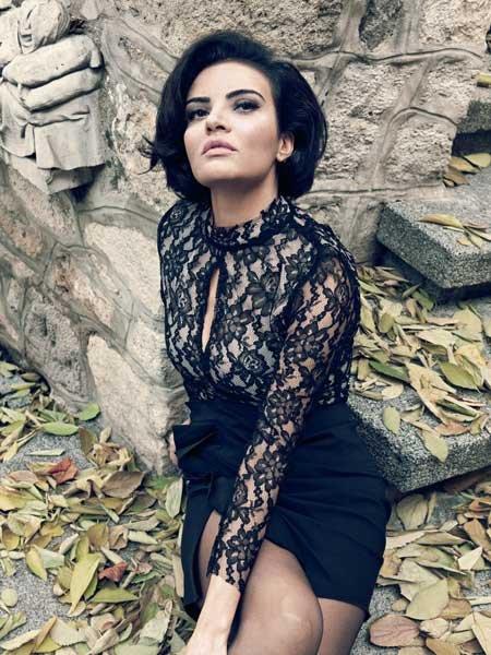 Göksel ilk kez klibinde mayo giyindi