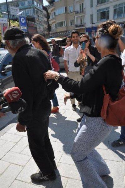 Hülya Avşar dilenci adamın poposuna vurdu