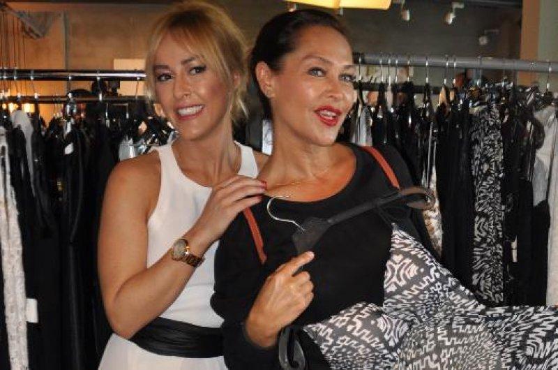 Hülya Avşar dilenci adamın poposuna vurdu